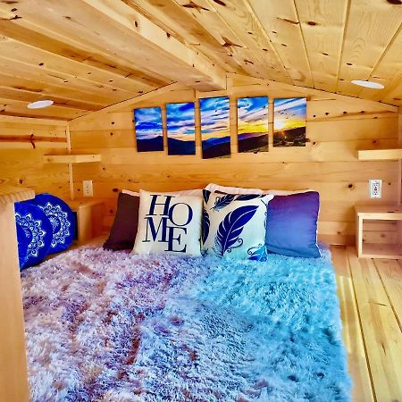 Cute Sedona Green-Certified Cedar Tiny Home Котънууд Екстериор снимка