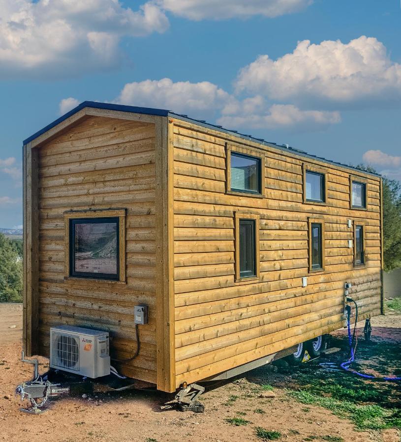 Cute Sedona Green-Certified Cedar Tiny Home Котънууд Екстериор снимка