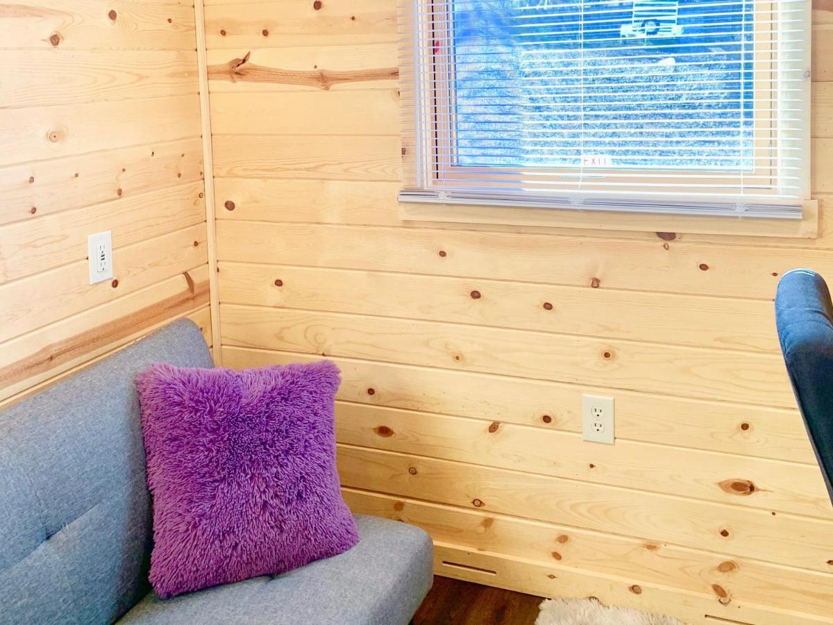 Cute Sedona Green-Certified Cedar Tiny Home Котънууд Екстериор снимка