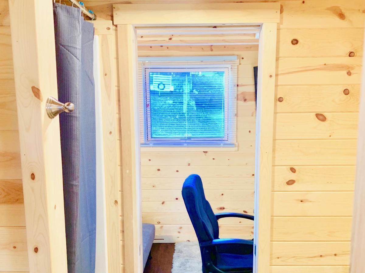Cute Sedona Green-Certified Cedar Tiny Home Котънууд Екстериор снимка