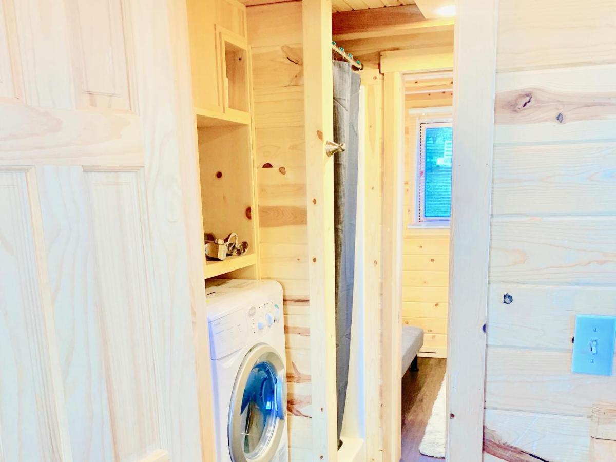 Cute Sedona Green-Certified Cedar Tiny Home Котънууд Екстериор снимка